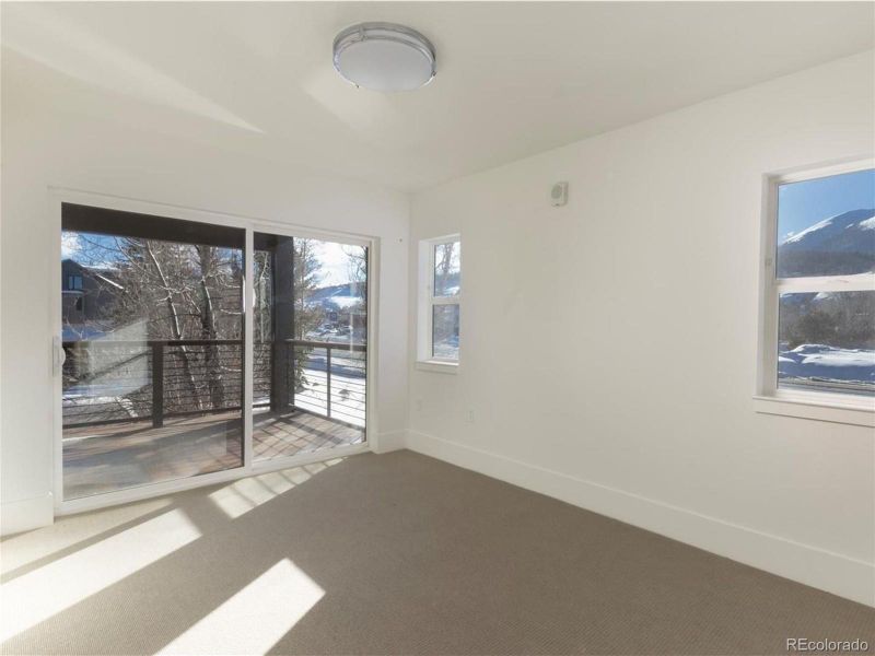 Spacious, unfurnished interior of a new home in , Silverthorne (Image 13).