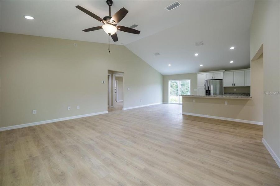 Spacious, unfurnished interior of a new home in , Williston (Image 17).