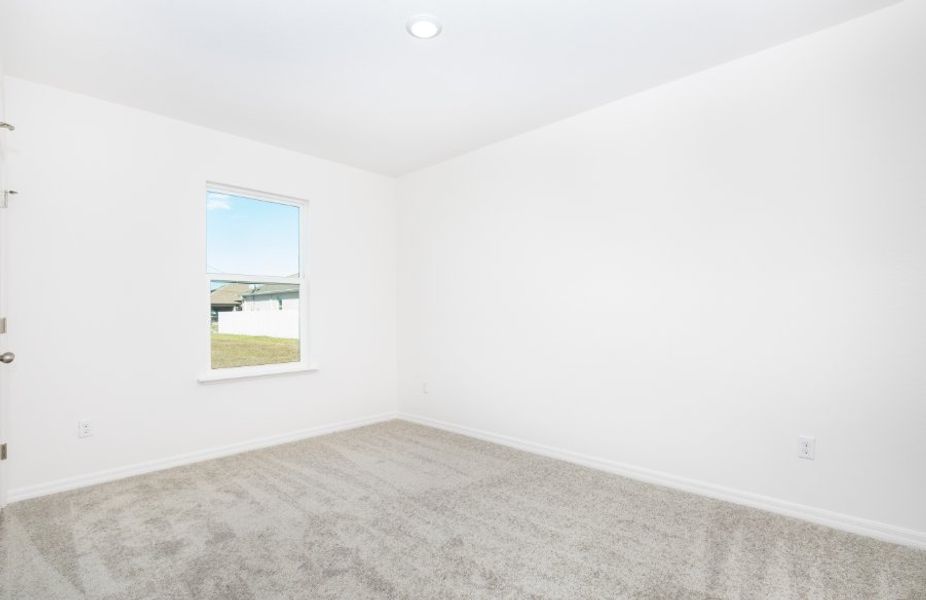 Spacious, unfurnished interior of a new home in Cape Coral, Cape Coral (Image 8).