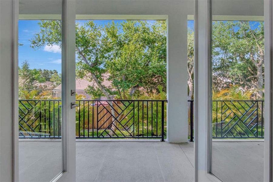 Exterior details and patio area of a home in , Safety Harbor (Image 33).