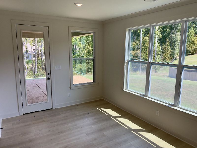 Spacious, unfurnished interior of a new home in White Oak, Arlington (Image 16).
