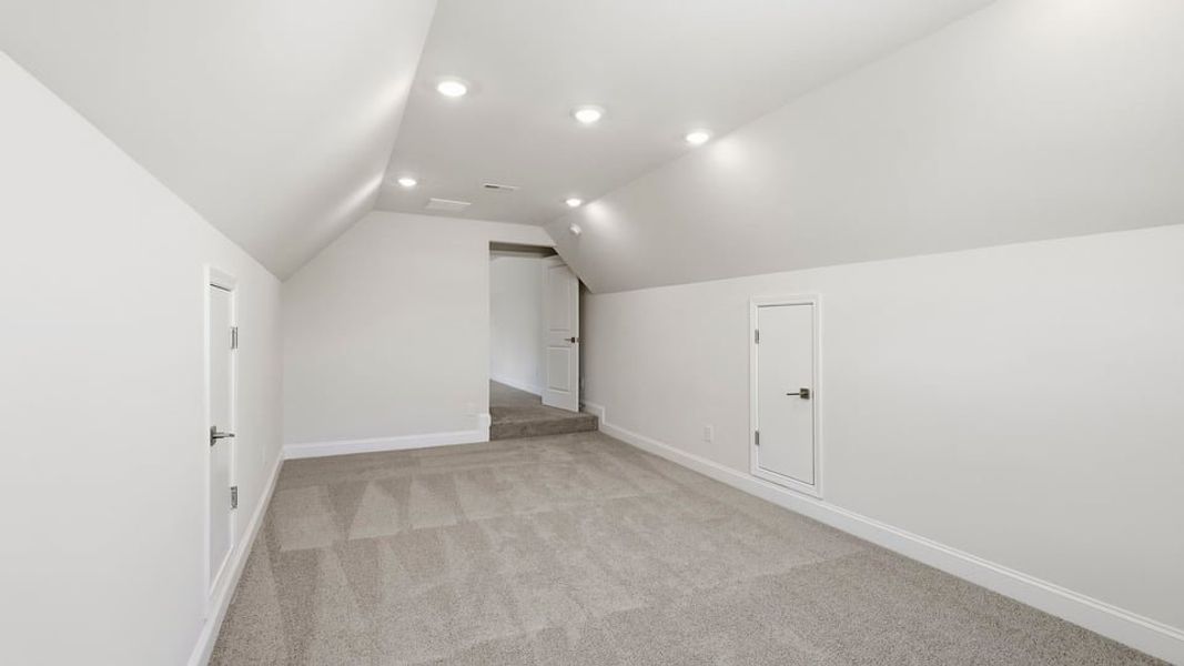 Spacious, unfurnished interior of a new home in Blue Ridge Trail, Fountain Inn (Image 32).