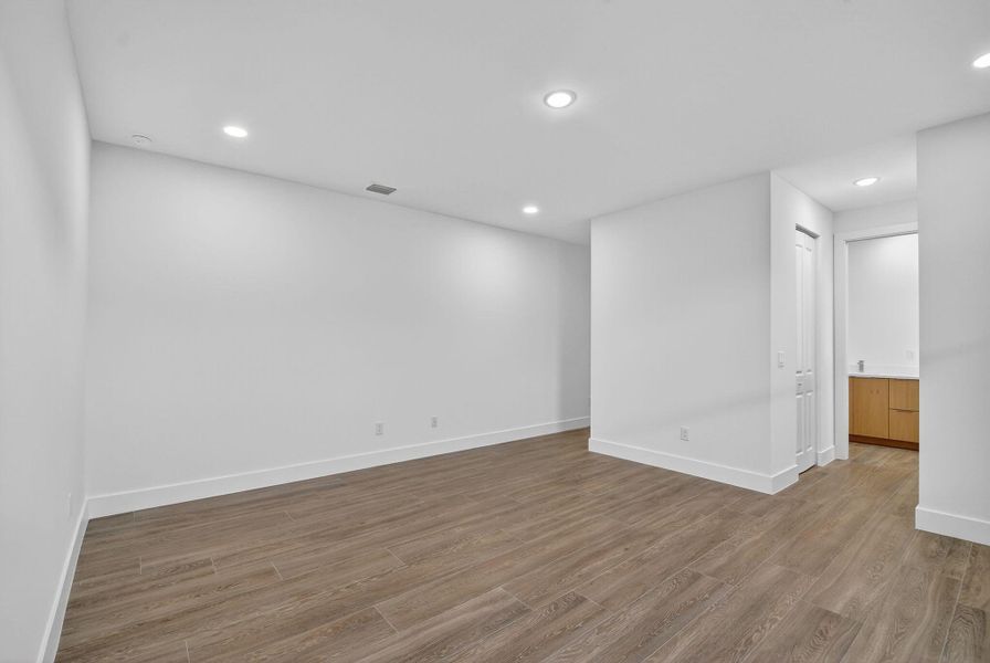 Spacious, unfurnished interior of a new home in , Jupiter (Image 44).