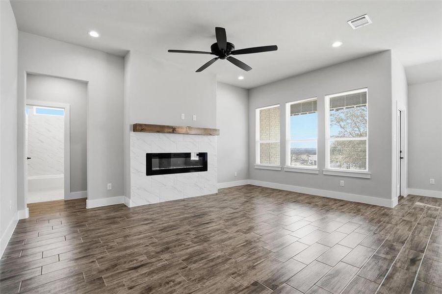 Spacious, unfurnished interior of a new home in Whispering Winds, Springtown (Image 27).