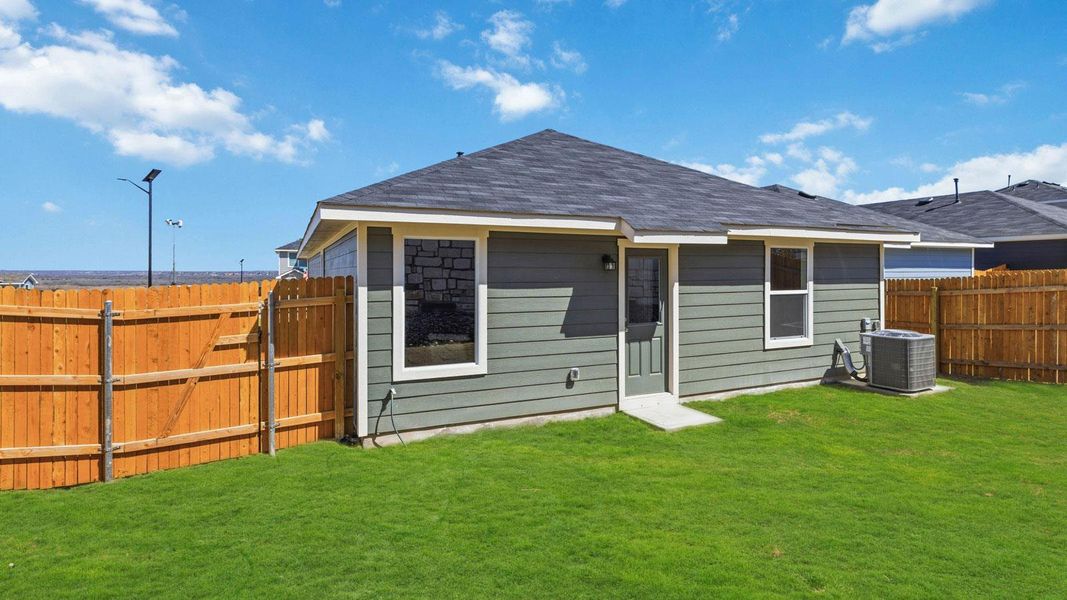 Exterior details and patio area of a home in Wayside, Uhland (Image 4).