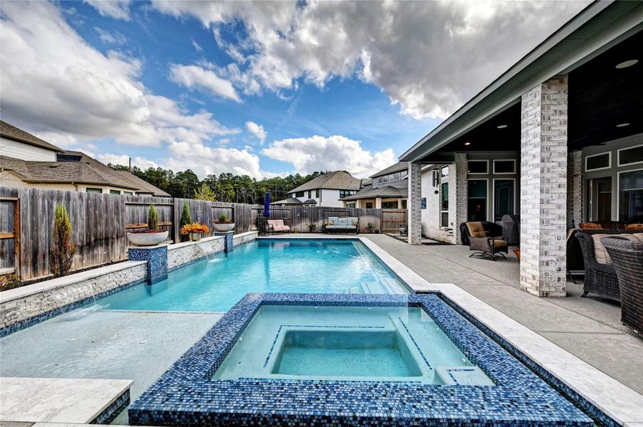 Exterior details and patio area of a home in Artavia 70′, Conroe (Image 24).