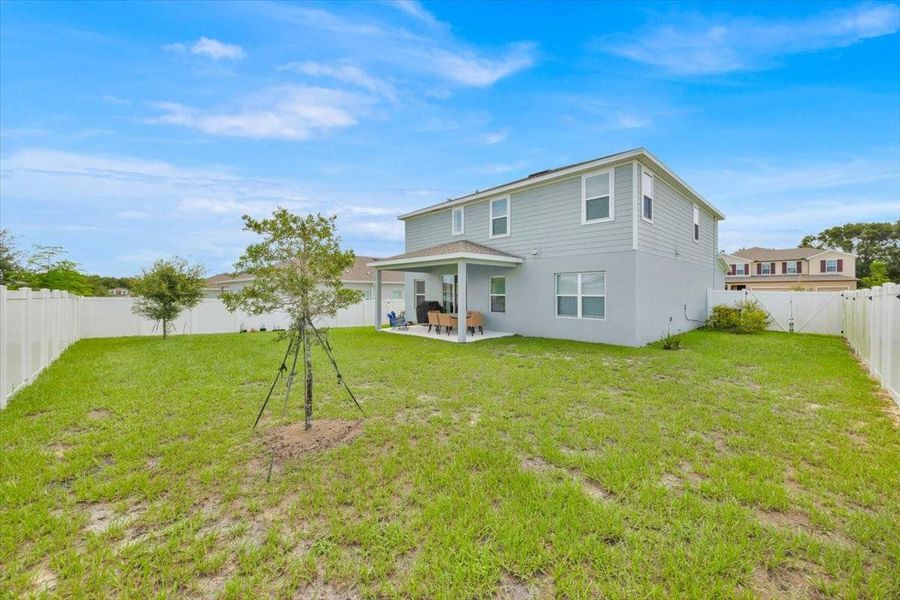 Front exterior of a new home in , Apopka, FL, highlighting curb appeal (Image 21).