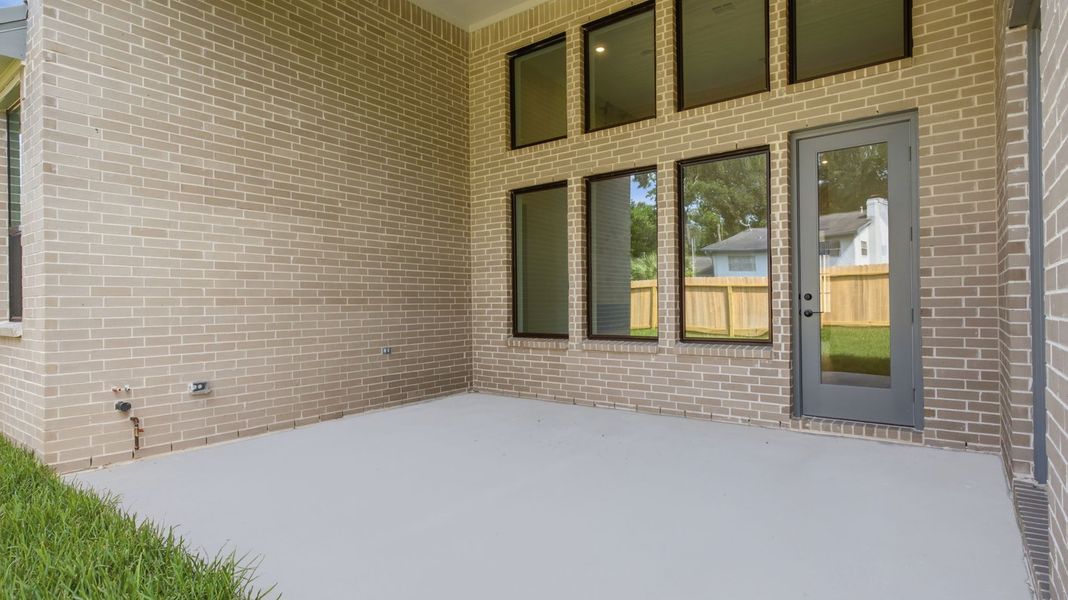 Representative exterior details of a home built from the Portofino by D.R. Horton in Friendswood Trails 70' Homesites, Friendswood (Image 3).