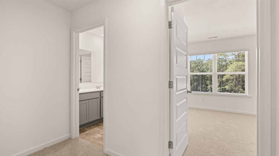 Spacious, unfurnished interior of a new home in Bridle Creek, Locust Grove (Image 33).