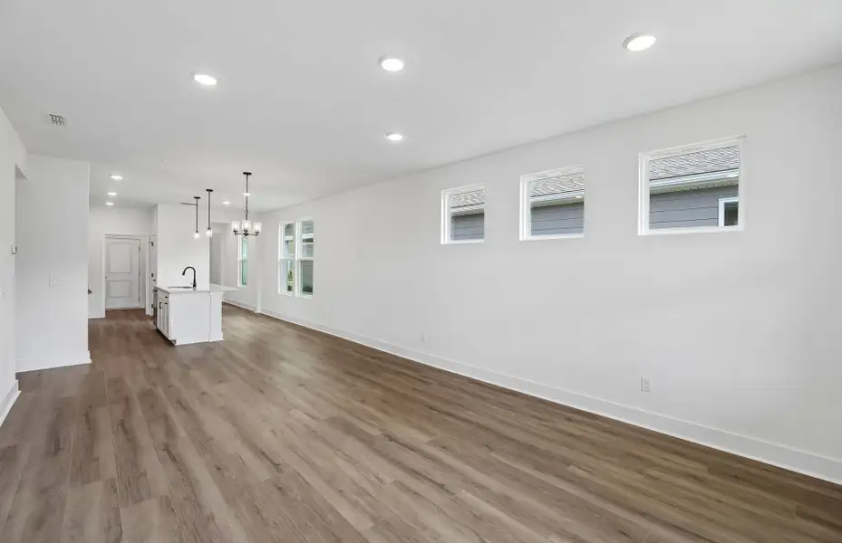Spacious, unfurnished interior of a new home in Del Webb Barton Village, Lebanon (Image 36).