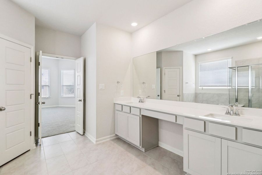 Furnished interior view inside a new home in Fox Falls, Boerne (Image 17).