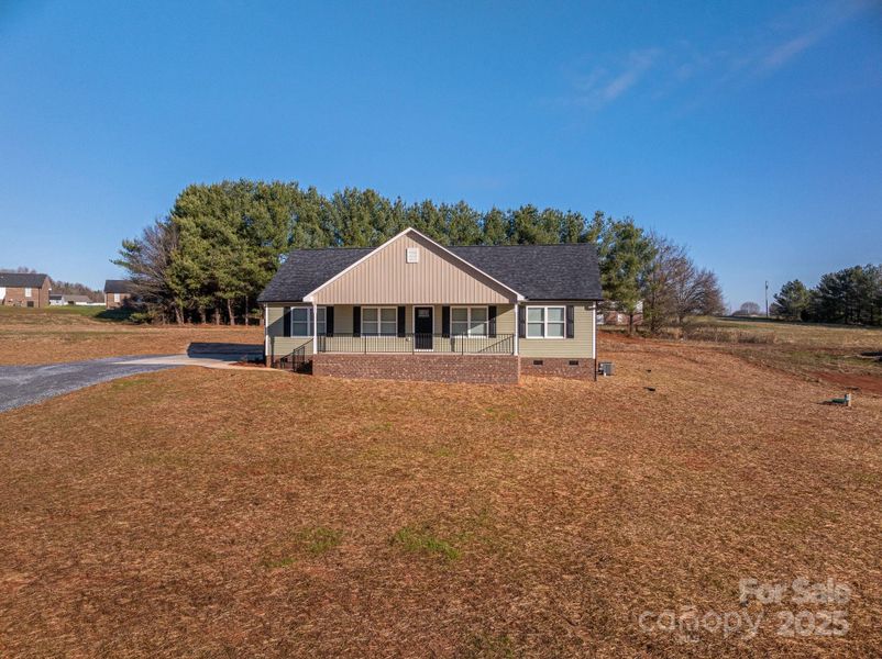 Exterior details and patio area of a home in , Lincolnton (Image 20).