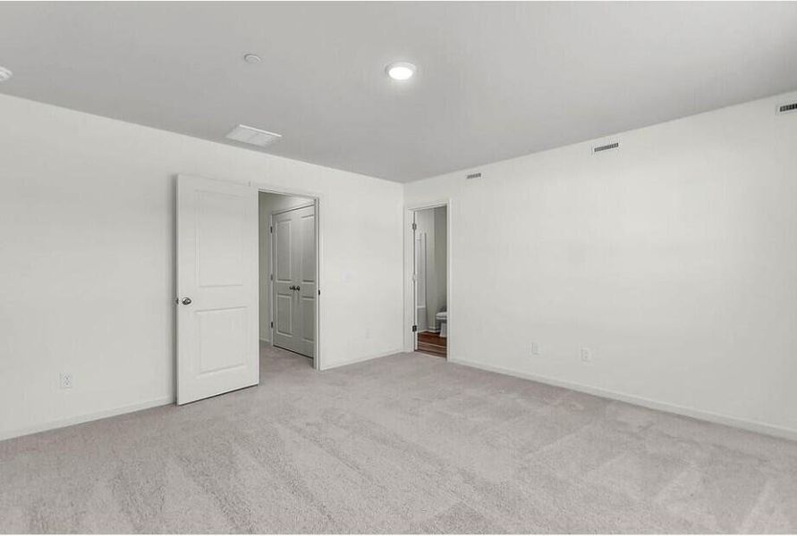 Spacious, unfurnished interior of a new home in Halstead, Moncks Corner (Image 17).