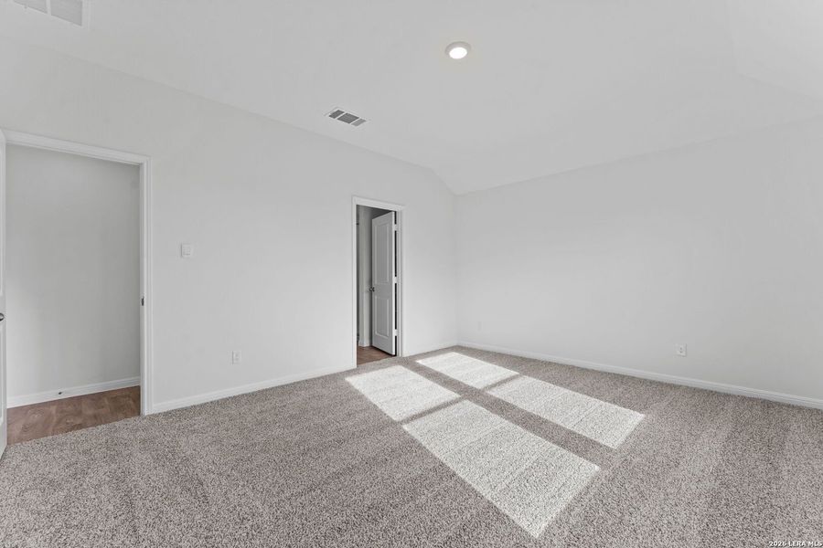 Spacious, unfurnished interior of a new home in Paramount, Kyle (Image 26).