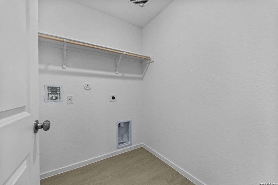 Spacious, unfurnished interior of a new home in Friendship Oaks, Fredericksburg (Image 16).