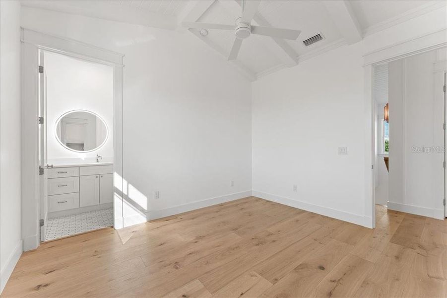 Spacious, unfurnished interior of a new home in , Boca Grande (Image 25).