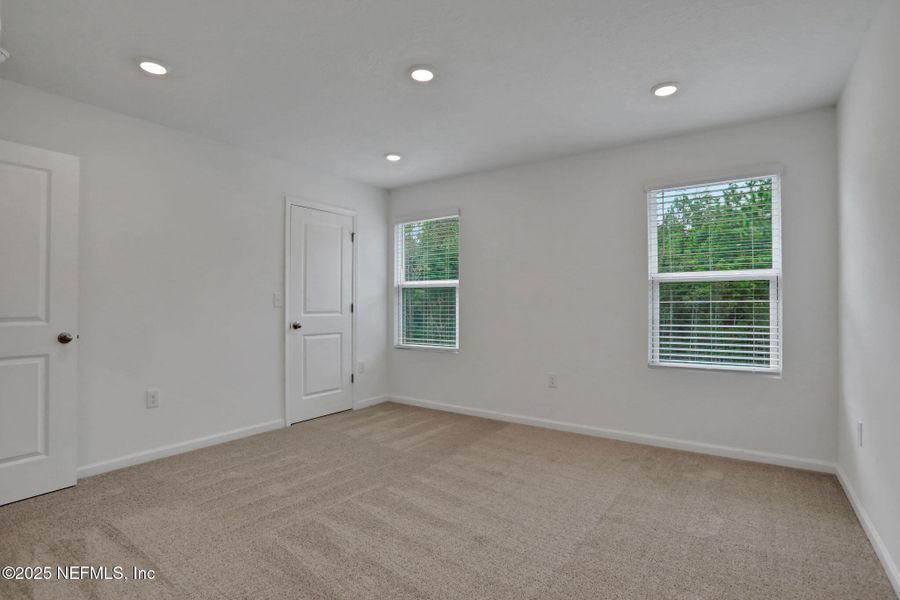 Spacious, unfurnished interior of a new home in Atlantis Pointe, Middleburg (Image 22).