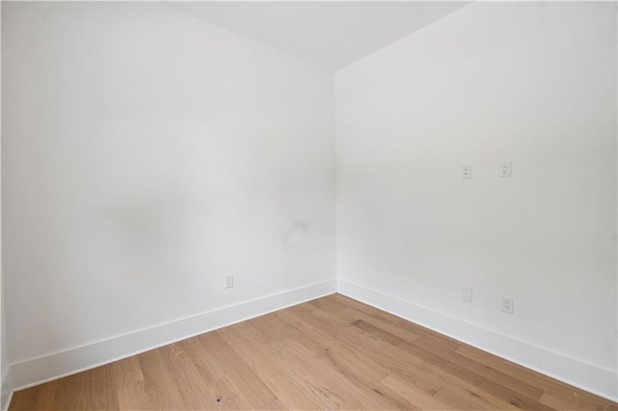 Spacious, unfurnished interior of a new home in , Alpharetta (Image 39).
