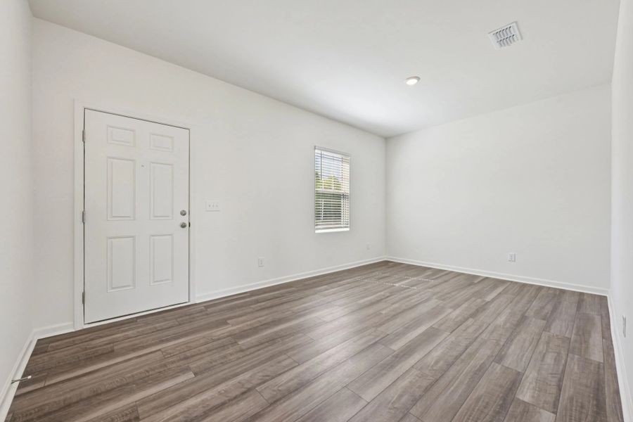 Representative unfurnished interior of a home built from the Beacon by Starlight Homes in Glen Abbey, Kernersville (Image 13).