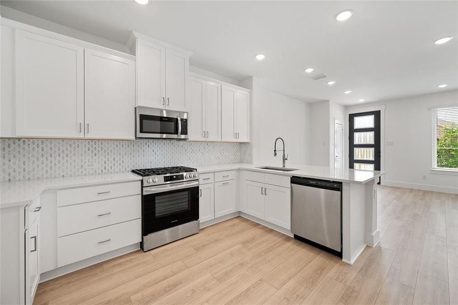 Clean crisp whites, stainless appliances and neutral flooring combine to create this dream kitchen!