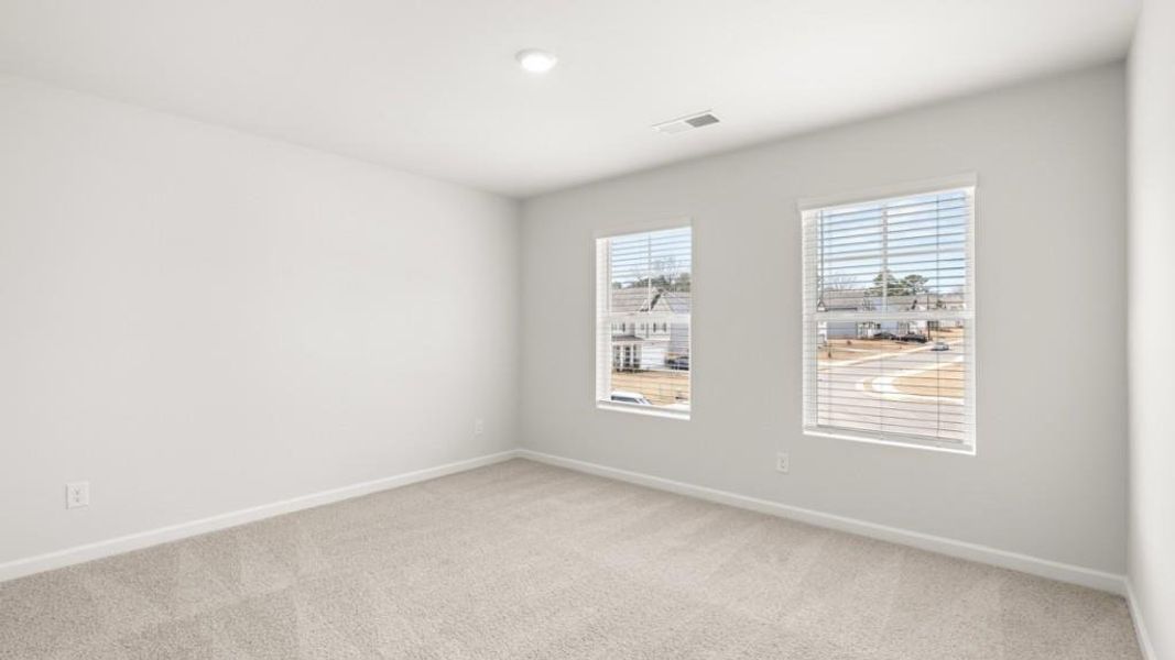 Spacious, unfurnished interior of a new home in Thompson Ridge, Dallas (Image 27).