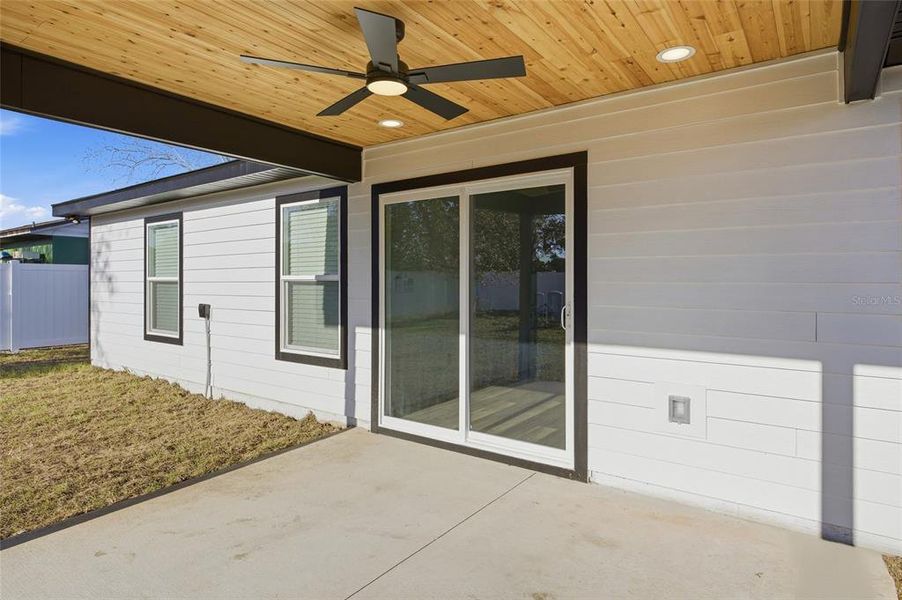 Exterior details and patio area of a home in , Ocala (Image 27).