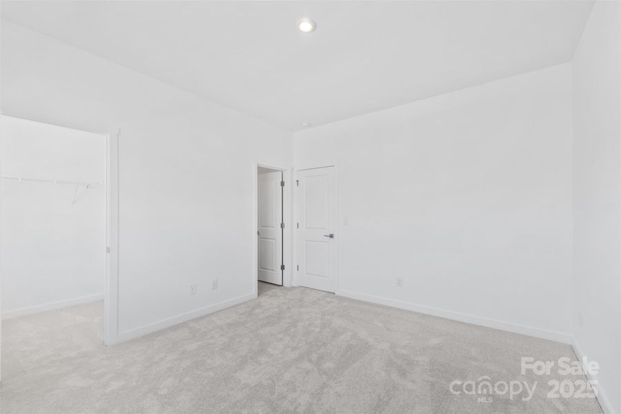 Spacious, unfurnished interior of a new home in , Charlotte (Image 13).