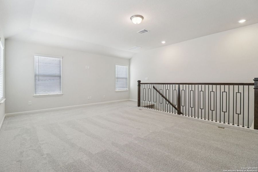 Spacious, unfurnished interior of a new home in Arcadia Ridge - Premier Series, San Antonio (Image 18).