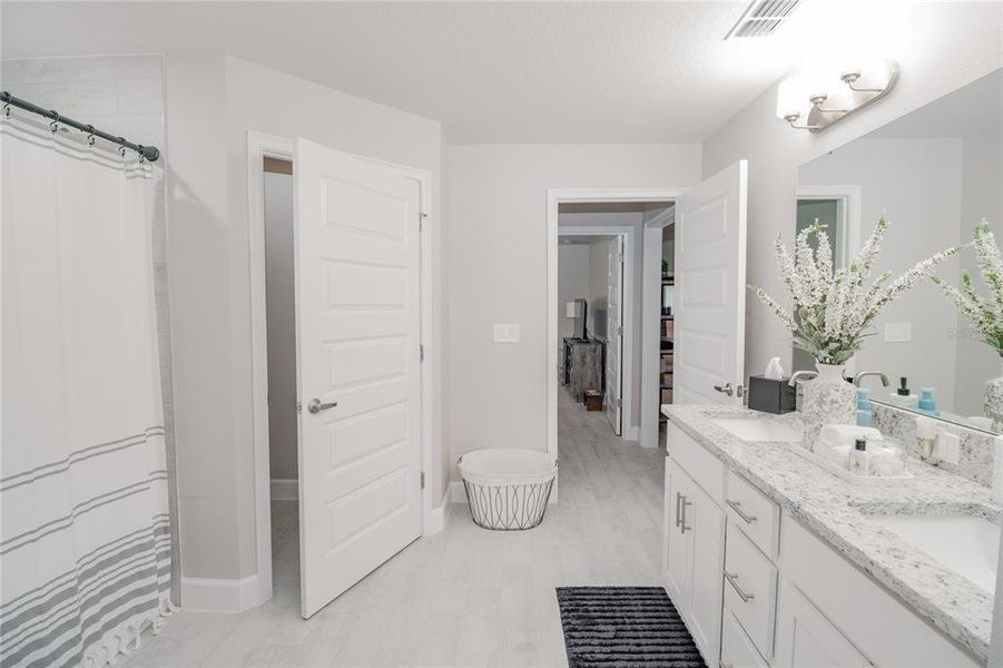 Furnished interior view inside a new home in , Auburndale (Image 9).