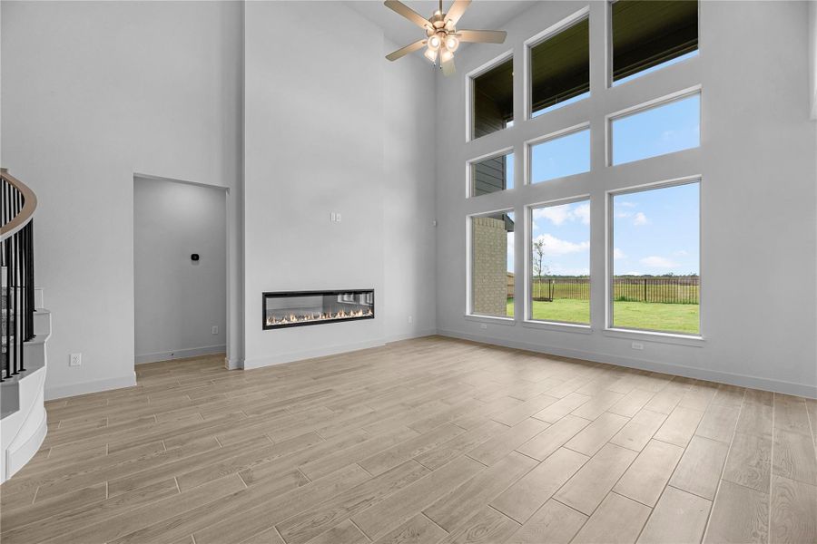 Representative image. Features, selections and colors may vary.