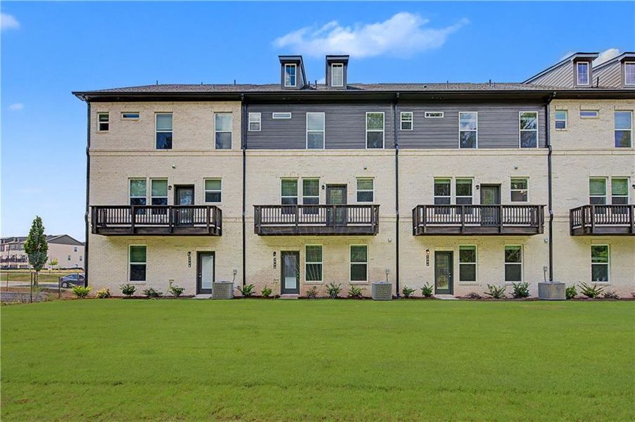 Exterior details and patio area of a home in Daybreak, Newnan (Image 3).