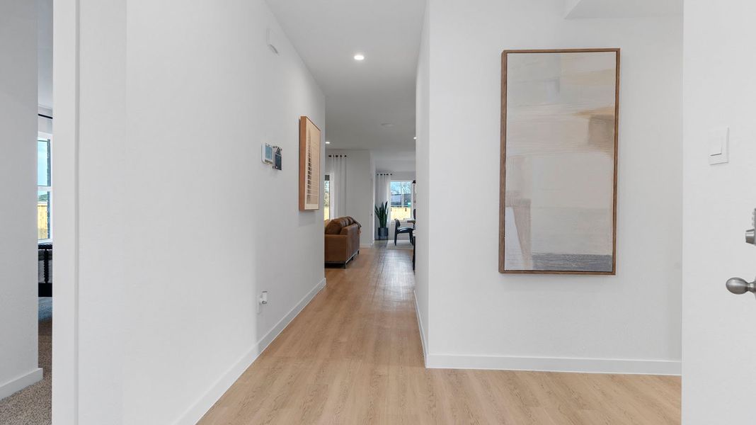 Spacious, unfurnished interior of a new home in Lago Mar, Texas City (Image 12).