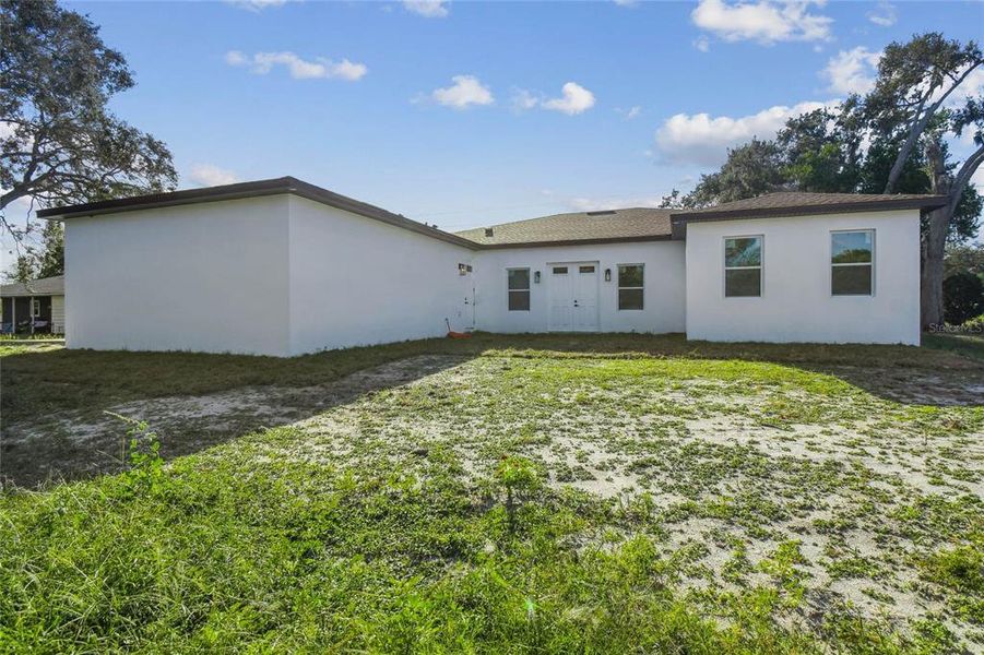 Exterior details and patio area of a home in , Spring Hill (Image 3).