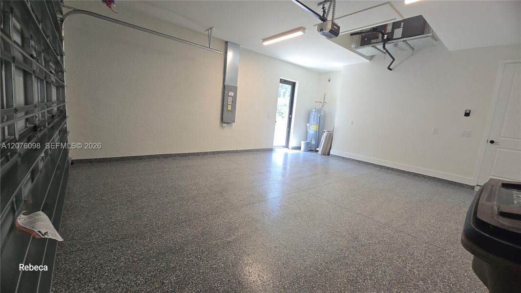 Spacious, unfurnished interior of a new home in , Lehigh Acres (Image 30).