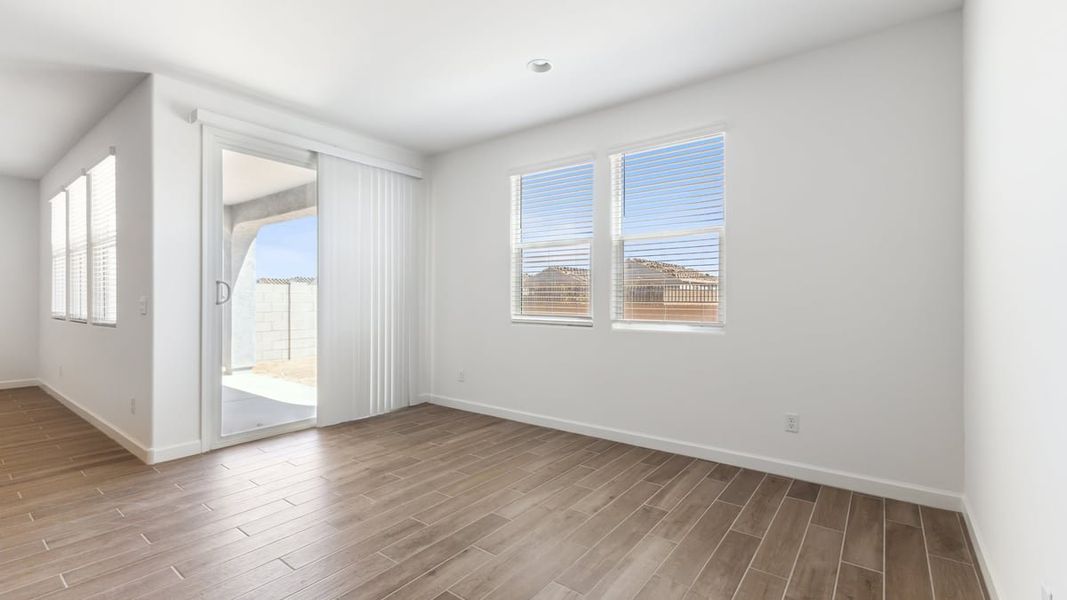 Spacious, unfurnished interior of a new home in Entrada Del Toro at Rancho Sahuarita, Sahuarita (Image 13).