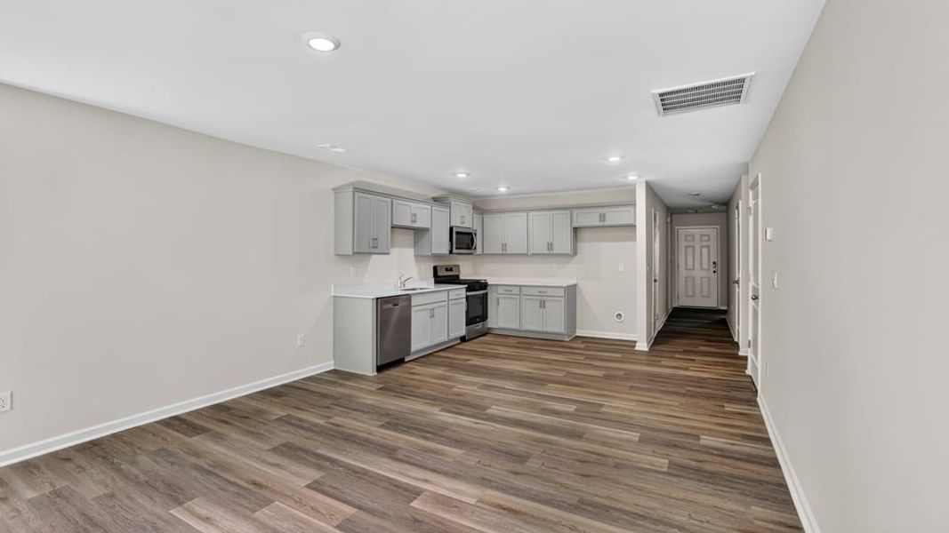Spacious, unfurnished interior of a new home in Cedar Gap, Fountain Inn (Image 28).