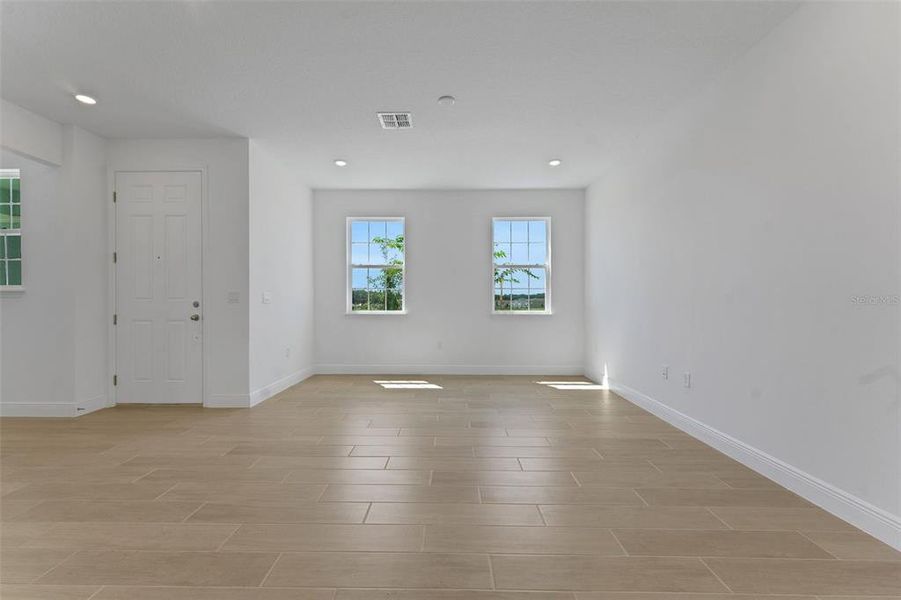 Spacious, unfurnished interior of a new home in Crossroads at Kelly Park, Apopka (Image 35).