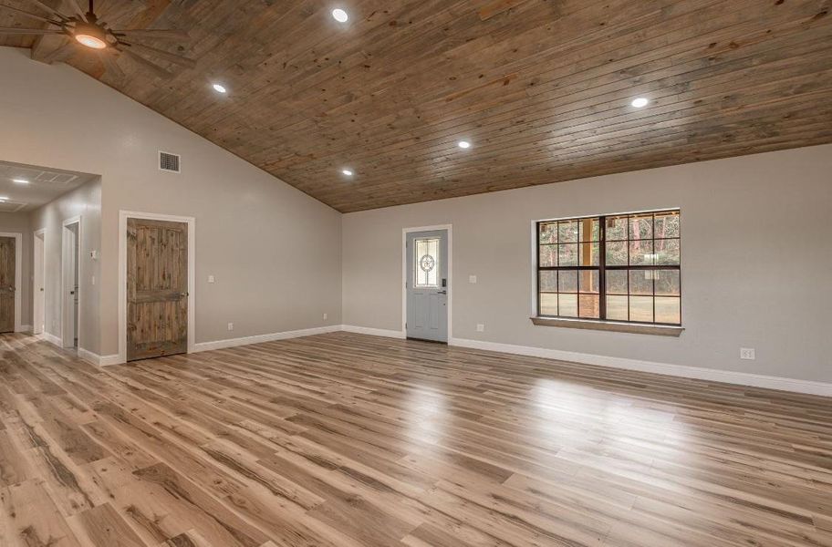 Spacious, unfurnished interior of a new home in , Groveton (Image 28).