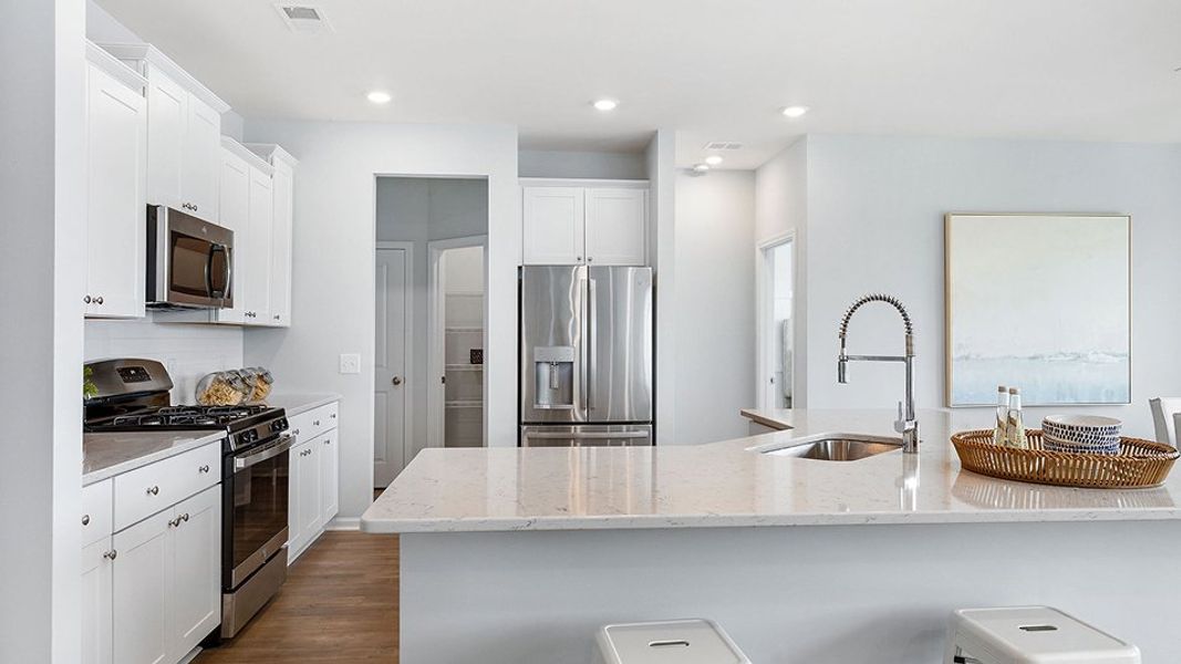 2816 Fanning Kitchen 3of5 F1 5 30 25