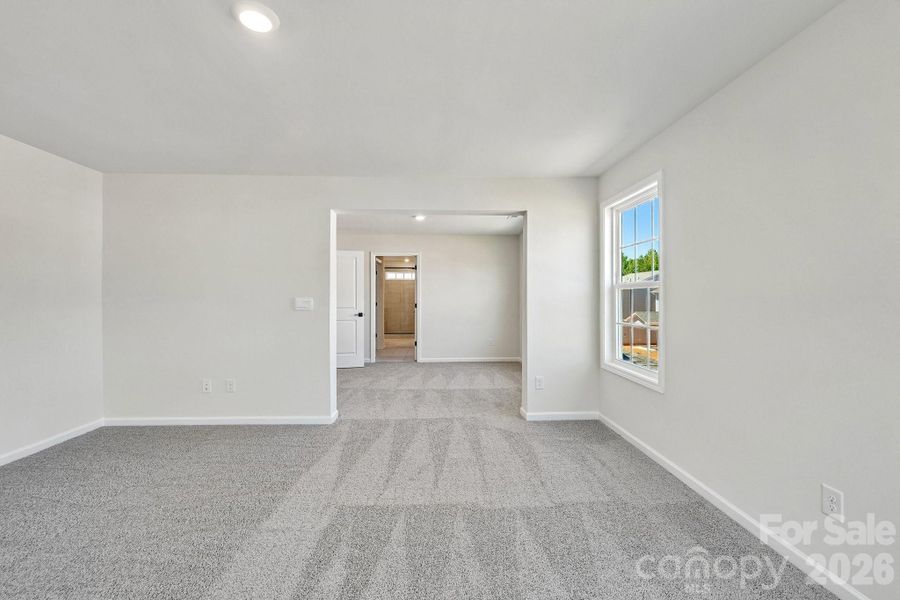 Spacious, unfurnished interior of a new home in Sylvan Creek, Denver (Image 32).