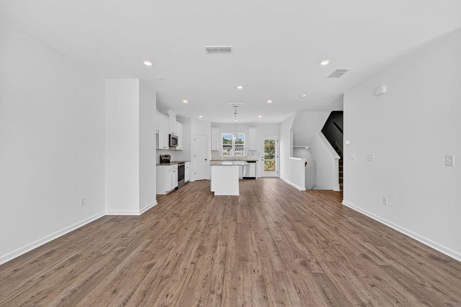 Spacious, unfurnished interior of a new home in Rosewood Farm, Lawrenceville (Image 24).