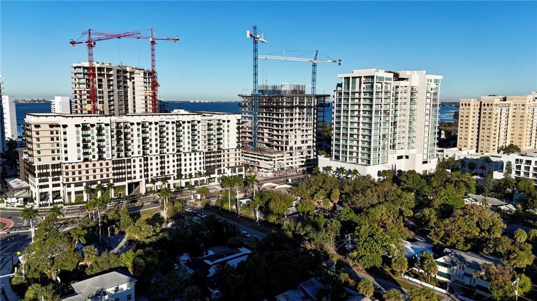 Condo located in Sarasota, FL showcasing its design and architecture (Image 13). Condo located in Sarasota, FL showcasing its design and architecture (Image 13).