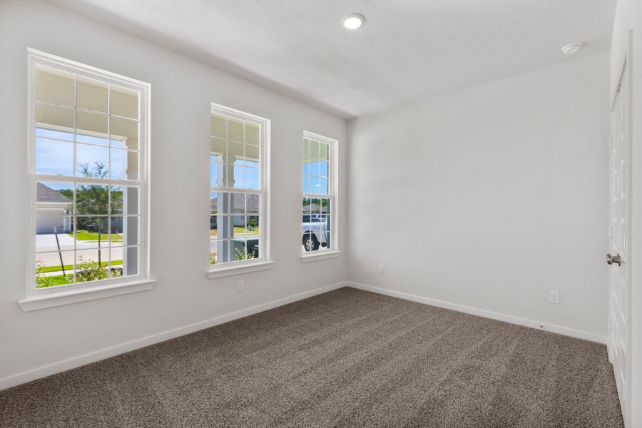 Spacious, unfurnished interior of a new home in Rockbridge East, Huntsville (Image 5).