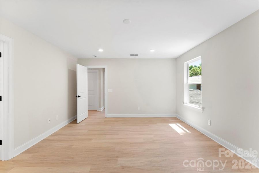 Spacious, unfurnished interior of a new home in , Kannapolis (Image 34).