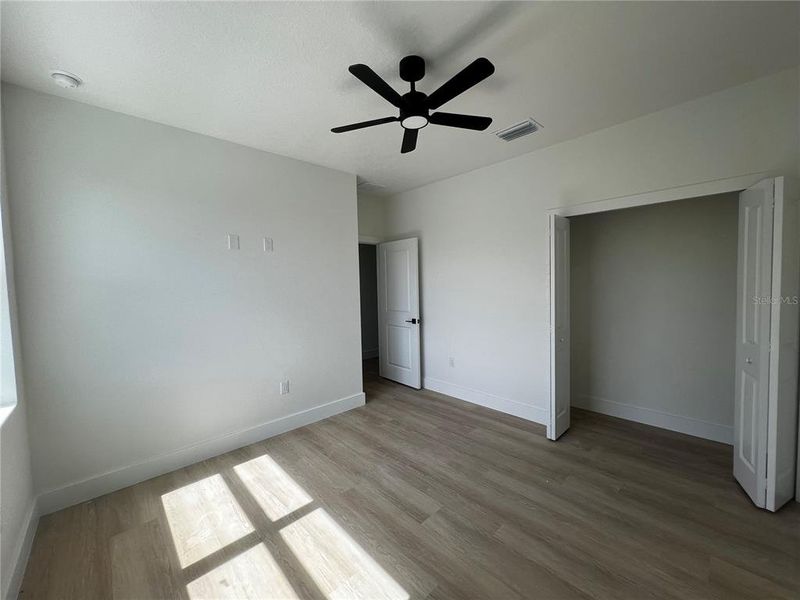 Spacious, unfurnished interior of a new home in , Tampa (Image 11).