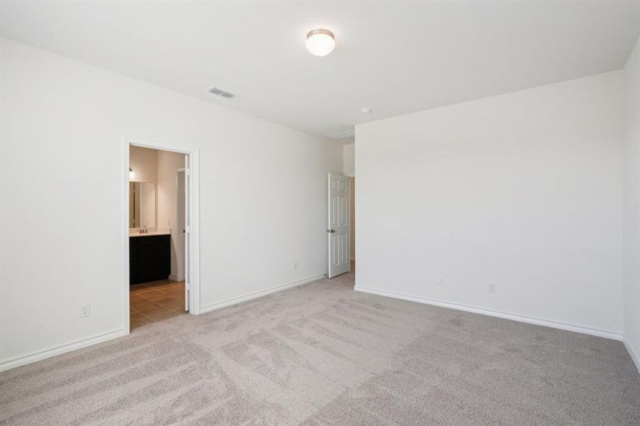 Spacious, unfurnished interior of a new home in Heartland Signature, Crandall (Image 20).