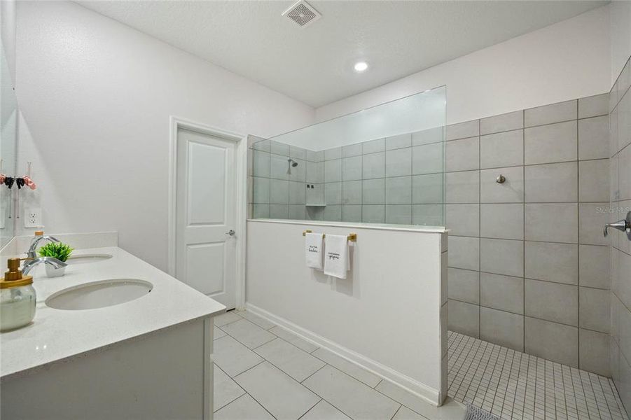 Furnished interior view inside a new home in Pine Glen: Chateau Collection, St. Cloud (Image 4).
