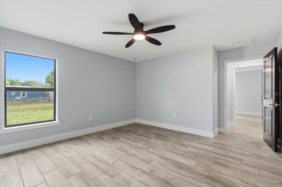 Spacious, unfurnished interior of a new home in , Auburndale (Image 24).