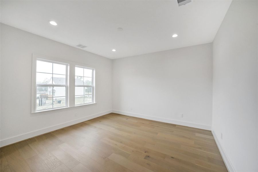 Spacious, unfurnished interior of a new home in Reserve in Memorial, Houston (Image 39). Spacious, unfurnished interior of a new home in Reserve in Memorial, Houston (Image 39).