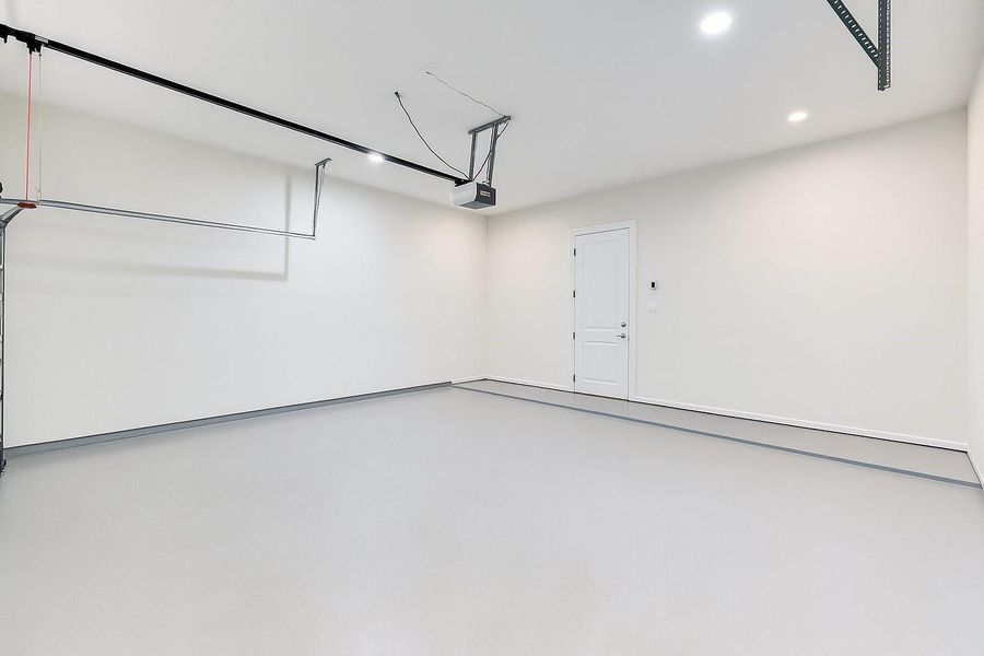 Spacious, unfurnished interior of a new home in , Houston (Image 24).